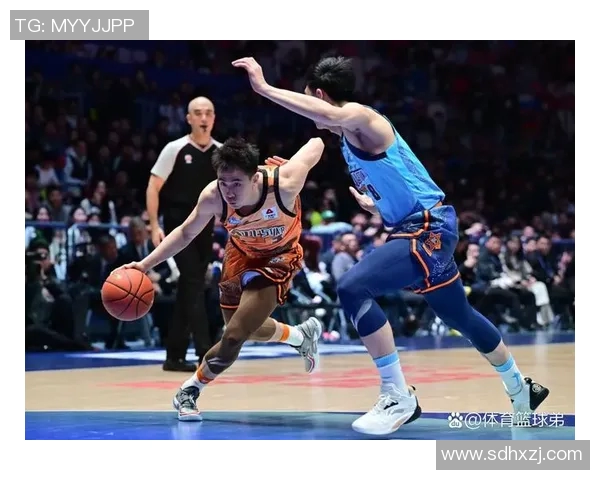 近日，CBA联赛宣布明年将新增两支球队，以扩大联赛规模